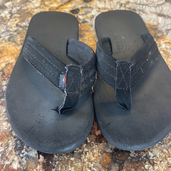 Size 13/1 boy rainbow flip flops - Picture 2 of 2